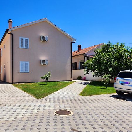 Apartamento Ena Turanj Exterior foto