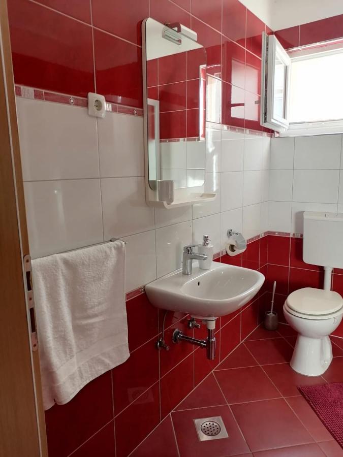 Apartamento Ena Turanj Exterior foto