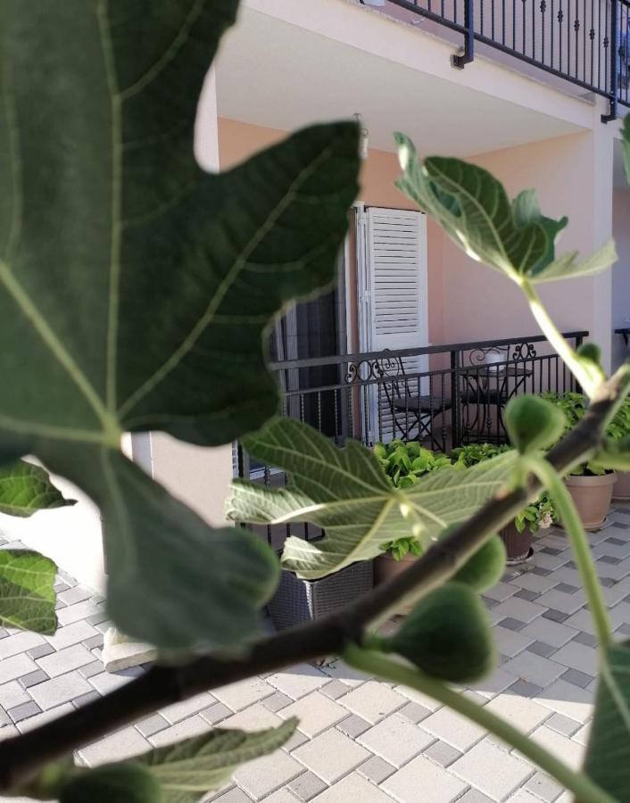 Apartamento Ena Turanj Exterior foto
