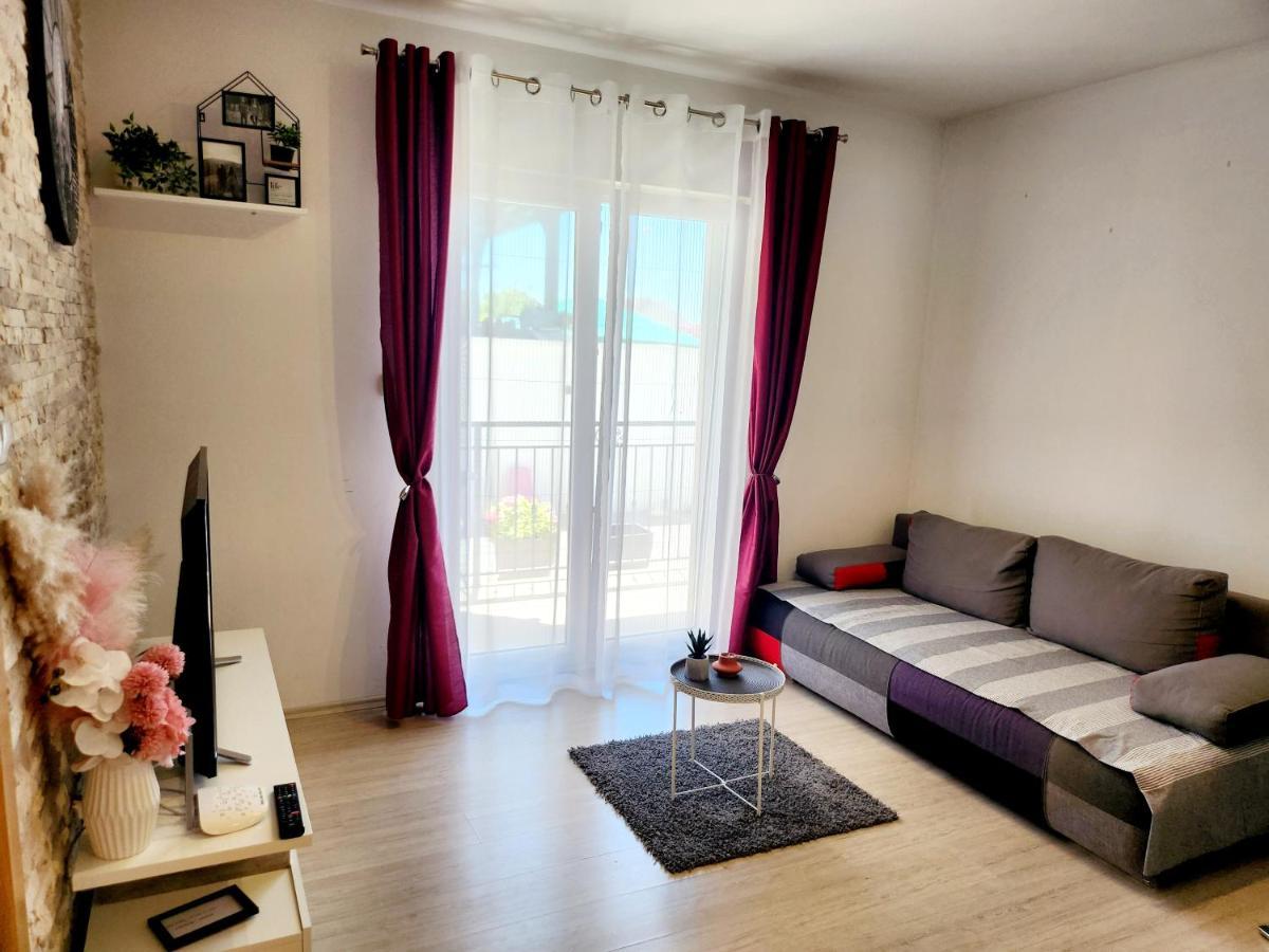 Apartamento Ena Turanj Exterior foto